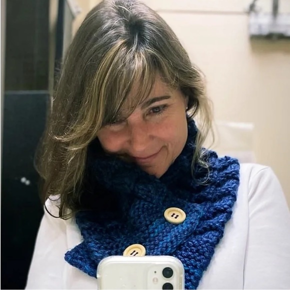 Brand NEW Vintage style Winter Cowl - Picture 2 of 2